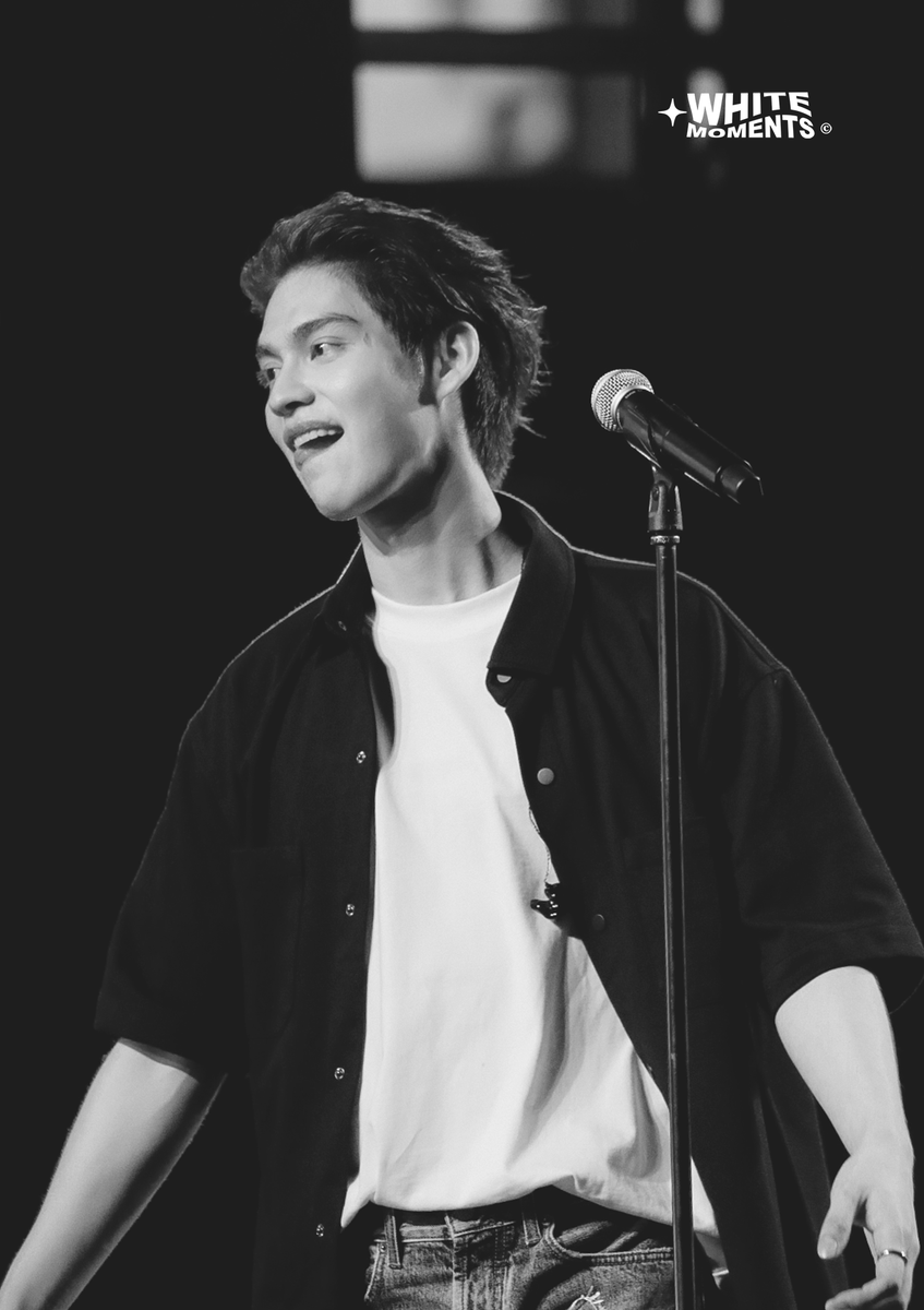 WHITE MOMENTS tweet media