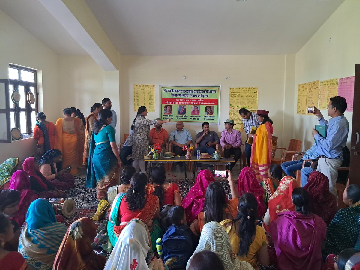 Khatima_RDUK's tweet photo. आज दिनांक 05.04.2023 को IFAD एवं REAP टीम द्वारा ब्लाक खटीमा के कन्हैया कलस्टर बिगराबाग और जीवन ज्योति कलस्टर पहेनिया का भ्रमण किया गया।
@REAPUSN 
@BdoKhatima @usncdo @basava_ias https://t.co/VHS4rNRLxT