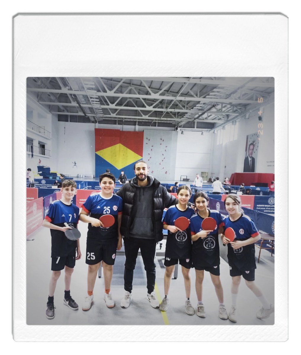 EmineSamiye's tweet photo. Masa tenisi Erkekler ve Kızlarda Grubları 1. Bitirdik 🏓 @gul_davut @yasintepe @yagcimehmet27 @idris_turan_ @sporsehrigantep https://t.co/ucfy00DLzj
