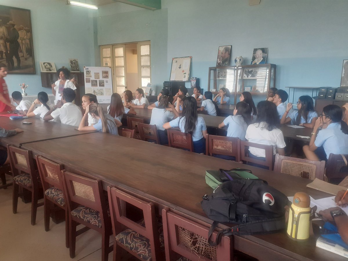 IpuCuquiBosch's tweet photo. En el @IpuCuquiBosch se preparan a los estudiantes promotores de salud por parte de la Lic en psicología Nasta Estrella León desde el proyecto educativo institucional donde las agencias y agentes colaboran. #MejorEsPosible @dpestgo @dmesantiago2019 @CubaMined @RaulSamon https://t.co/i8SSQHs1AW