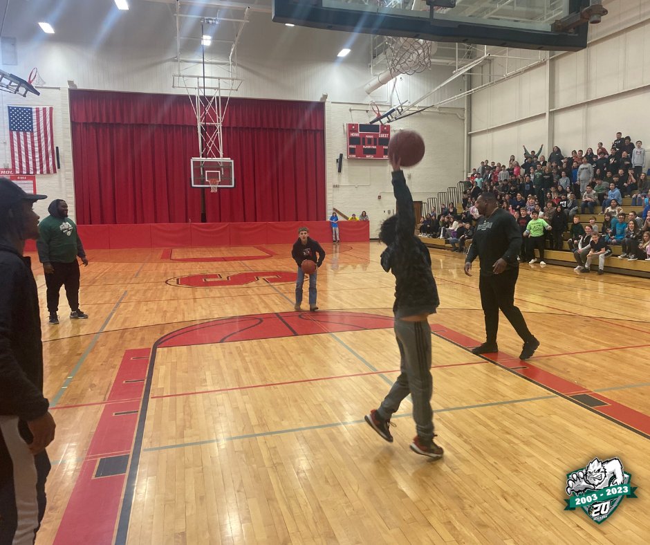 gbblizzard's tweet photo. Mike, Tyrell, Chawntez, Dishawn, and Tre had lots of fun at their visit to Shawano Middle School! We're looking forward to seeing these Shawano and Olga Brener students at our game on April 21st! 🏈❄️ #GoBlizz #GetBlizzy
@kxngmike @ThompsonT95_ @trevaughn333 @_xfactortez_ https://t.co/DJuAphwgaO