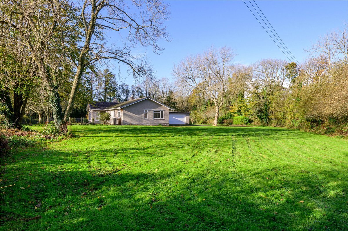 JS_Cornwall's tweet photo. Old Church Road #MawnanSmith #Falmouth #Cornwall
The #Rectory is a single storey, five bedroom #property with partial views over the #HelfordRiver, set on a level plot of 0.88 acres. Offers in excess of £1,250,000.
https://t.co/eefMpjfZkY
#falmouthproperty #jacksonstops https://t.co/eovpXA4uko