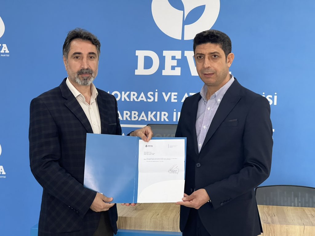 Genel Başkanımız Sn.<a href="/alibabacan/">Ali Babacan</a> ve Teşkilat İşleri Başkanımız Sn. <a href="/erginsadullah/">Sadullah Ergin</a>’ in tensipleriyle Diyarbakır Bağlar İlçe Başkanı olarak <a href="/ErdalAyat/">Erdal Ayat</a> görevlendirilmiştir. Kendisine yeni görevinde başarılar diliyoruz.
<a href="/emin_ekmen/">Mehmet Emin Ekmen</a> <a href="/IhsanMerdanoglu/">Ali İhsan Merdanoğlu</a> <a href="/mesutyuksel21/">Mesut Yüksel</a> <a href="/remzikaymakk/">Remzi Kaymak</a>