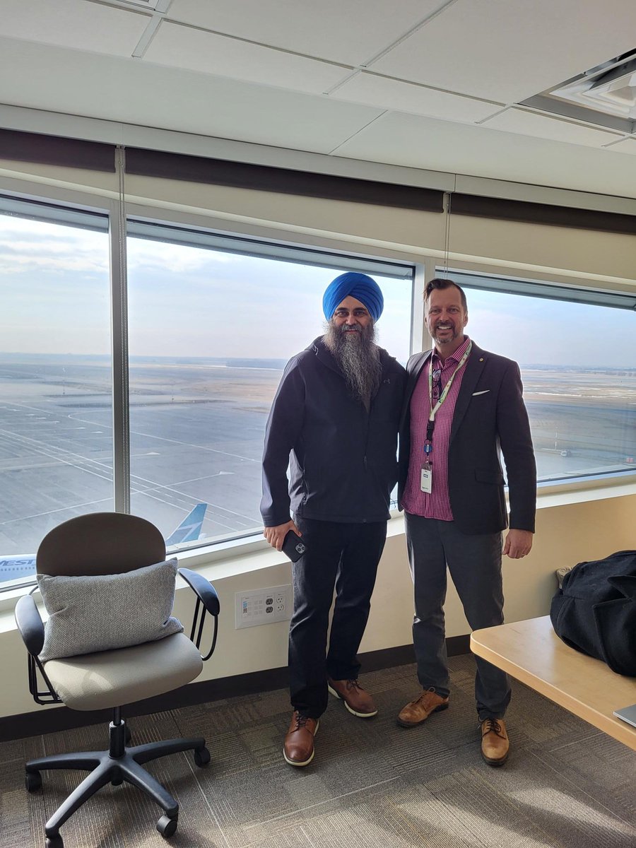 CATCA5454's tweet photo. Our very own Jerry Brodt (Prairie RVP) had the pleasure of touring the Honourable Member of Parliament Tim Uppal, & Constituency Manager Pankaj Dua. Our members at Edmonton Tower & Edmonton Control Centre were happy to provide some insight into the life of an ATC.#CATCA #TimUppal https://t.co/wtMy8hpaWw