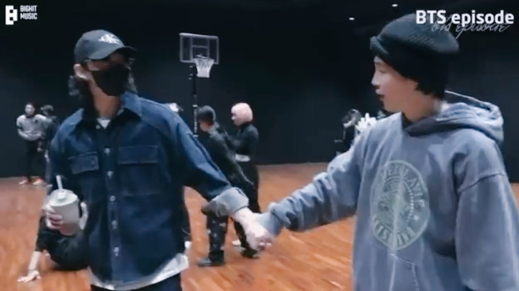 KOOKMIN_WORLD's tweet photo. 🐰🐣  I'm your~
#kookmin #jikook #กุกมิน #국민 
#지국 #JIMIN #JUNGKOOK https://t.co/pbsRVH3ddC