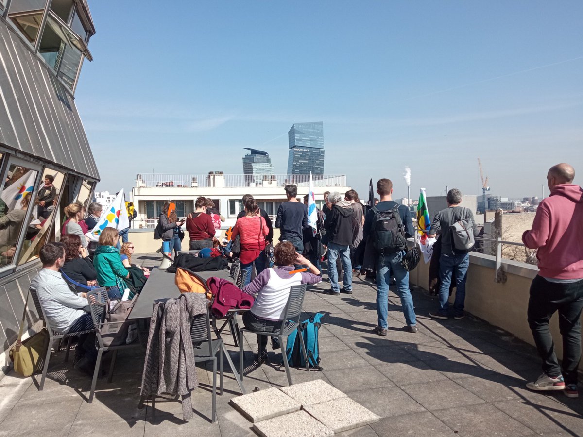 SNUippFSUParis's tweet photo. Occupation du bureau du DGRH. Non, M. le Ministre, cette réforme n’est pas gérable ! La retraite à 60ans ! La revalorisation sans condition ! #NonALaReformeDesRetraites #NonAuPacteEnseignant 
@PapNdiaye https://t.co/nGxq4tQlRb