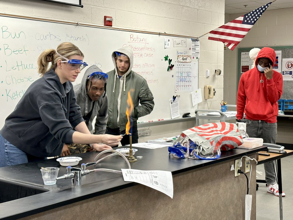 Noyce Scholar, Cam, doing a demo on macromolecules and energy! #noyce #STEM #stemeducation #clarksonuniversity #bioislife