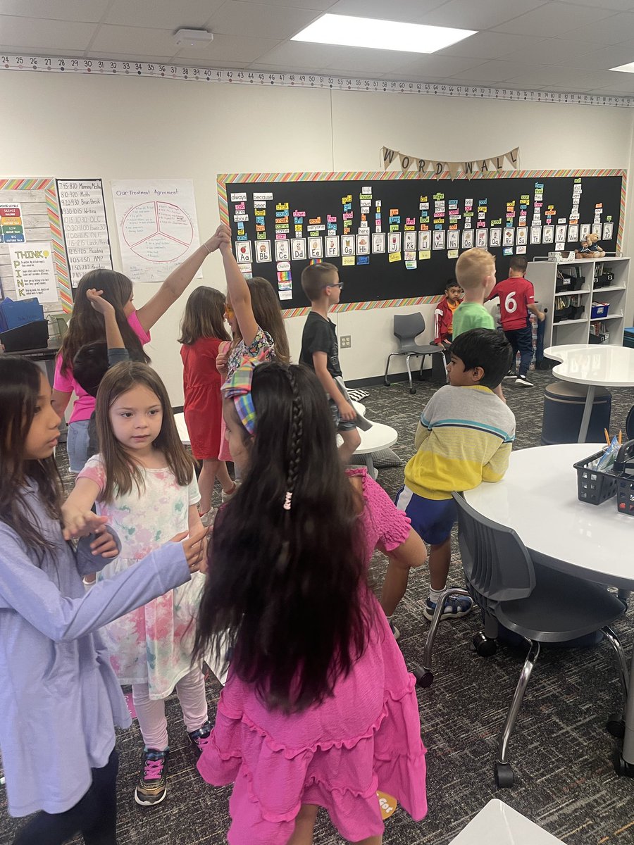 DeckerkKarla's tweet image. Think pair share with graphing. 

#pinkspringtraining 
@pressNseale
@eagertolearnSoo
@shantieljovanna
@CounselorCaring