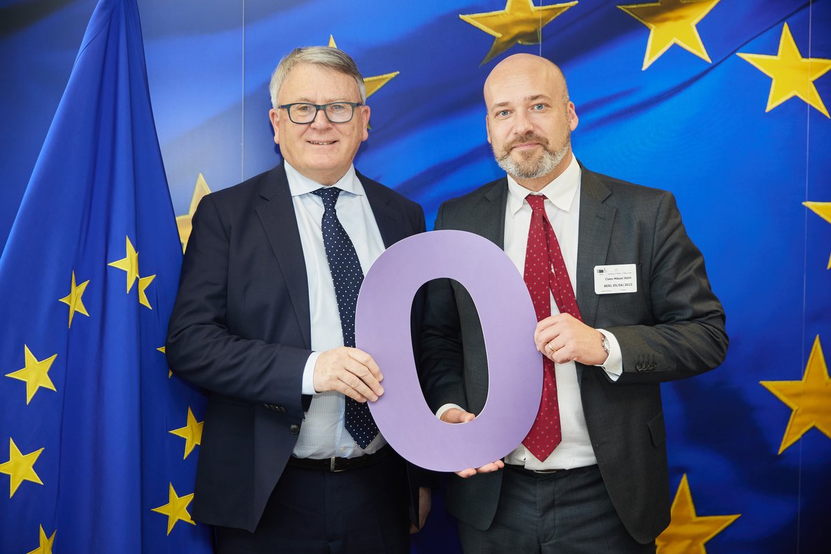 etuc_ces's tweet photo. European Commissioner @NicolasSchmitEU reaffirms the Commission’s commitment to work closely with Member States and Social Partners to achieve the #ZeroDeathAtWork vision https://t.co/XoMHmV30xS