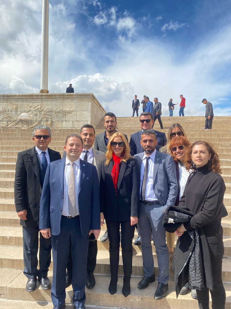 osmanulukoy's tweet photo. Onbinlerce partilimizle 13.Cumhurbaşkanımız Muharrem İnce'nin Anıtkabir'de Atamızı ziyaretine Denizli il örgütü olarak eşlik etmekten onur duyduk, bu tarihi günde orada olmak gurur vericiydi. İyi ki Memleket Partisi var! @vekilince @MemleketimParti @Denizli_MP @erhanderici https://t.co/1ImQLmDUr1