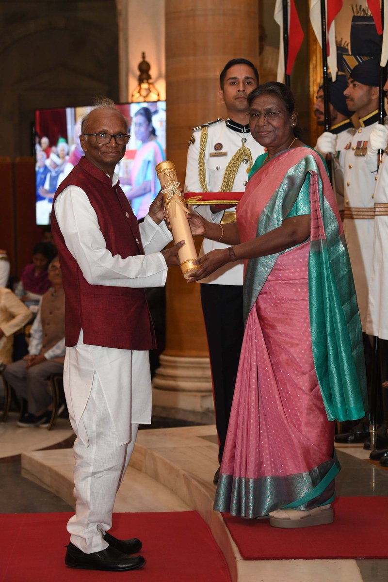 President Droupadi Murmu presents Padma Bhushan to Prof. Deepak Dhar for Science & Engineering. A theoretical physicist and Emeritus Professor at IISER Pune, he has contributed in building a vibrant community of researchers in Statistical Physics in India.