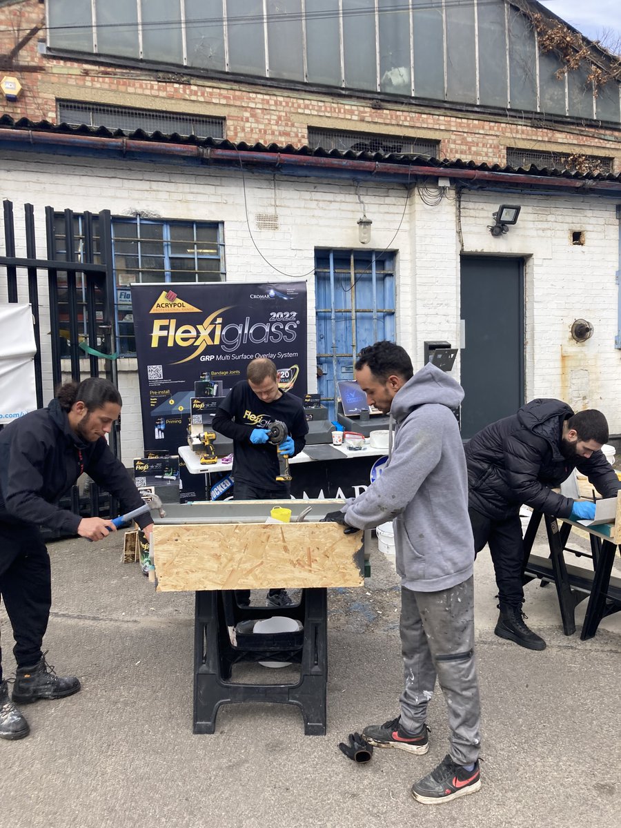 Our Product Trainer Jonathon Kelly in action at a Flexiglass 2022 training day  in London this morning!