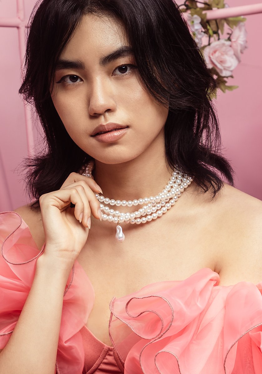 studionirvaani's tweet photo. This concept started with a dress and a simple mood board. I was aiming for something very beautiful and Vanity Fair style. 

Shot at @vznstudios_

#editorialphotography #fashionphotography #fashionphotographer #fashion https://t.co/xktrHSAmoL