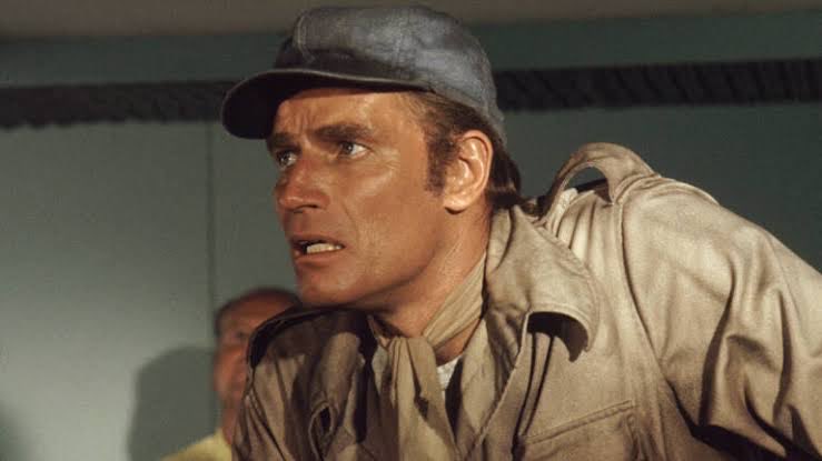 marincine's tweet photo. Hace 15 años murió, a los 84 años,  el emblemático Charlton Heston, de magnética personalidad, la figura más taquillera en los 60,  Estelarizó Ben Hur, El Planeta de los Simios, Cuando el Destino nos Alcance, Terremoto. Interpretó a Moisés, El Cid, Miguel Ángel y Marco Antonio. https://t.co/vSBLIlo8aH