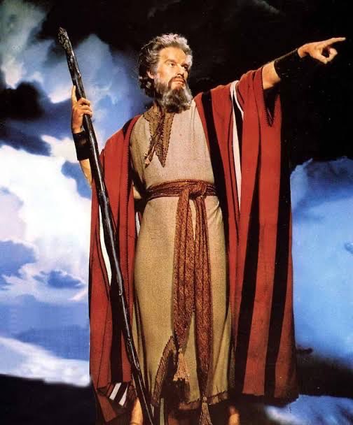 marincine's tweet photo. Hace 15 años murió, a los 84 años,  el emblemático Charlton Heston, de magnética personalidad, la figura más taquillera en los 60,  Estelarizó Ben Hur, El Planeta de los Simios, Cuando el Destino nos Alcance, Terremoto. Interpretó a Moisés, El Cid, Miguel Ángel y Marco Antonio. https://t.co/vSBLIlo8aH