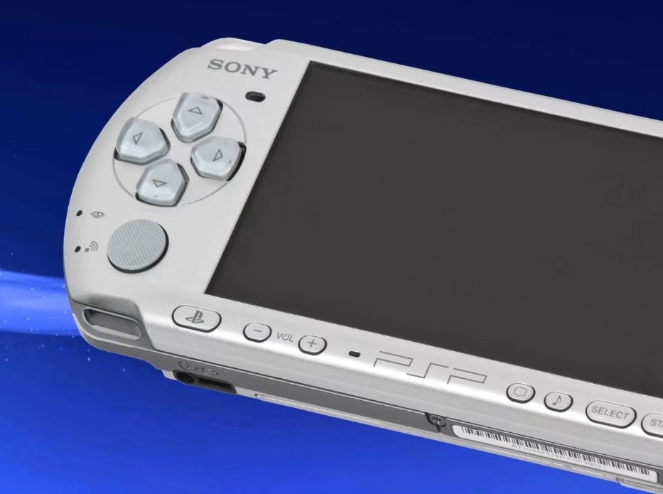 JVCom's tweet photo. PlayStation préparerait une nouvelle console portable d'après Insider Gaming !

- nom de code "Q Lite"
- compatible PS5 (remote play)
- écran tactile LCD 8"
- 1080p/60 FPS
- gâchettes adaptatives et retours haptiques
- connexion internet obligatoire
- design proche d'une manette https://t.co/LDEi8ge8Zu