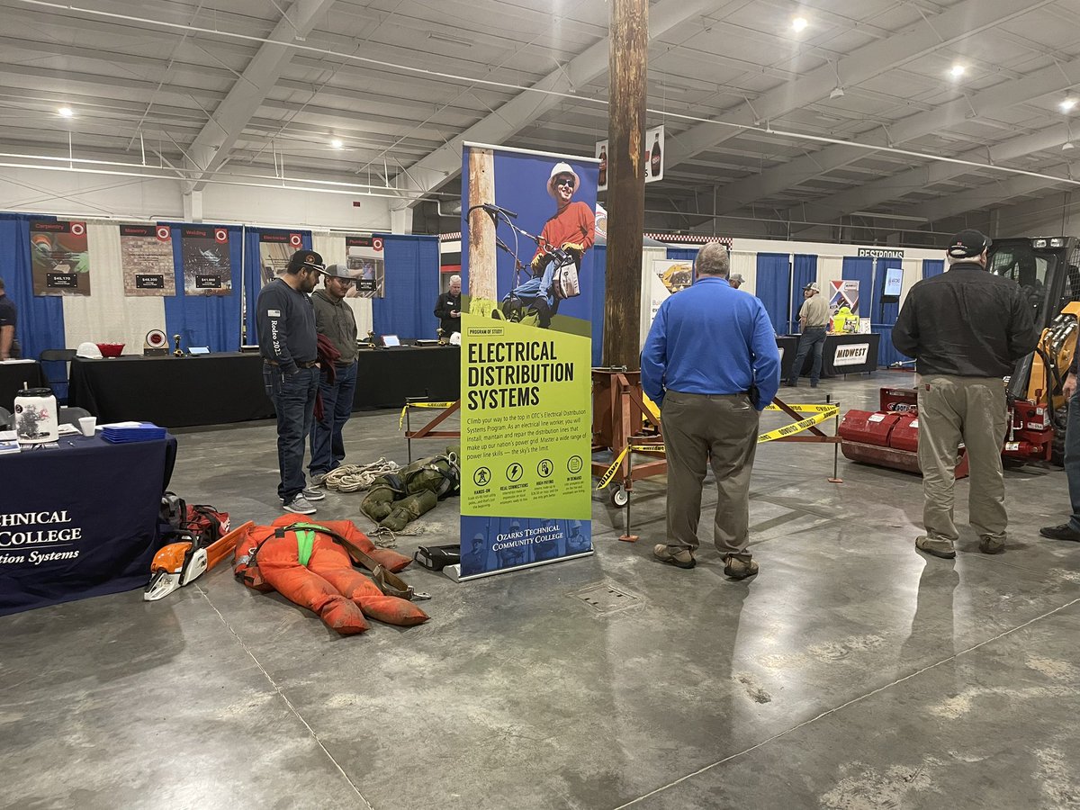 MrsMaxwellOTC's tweet photo. We are ready for students @BuildMyFutureMO!  Rumor has it there will be around 3,000 in attendance today.  @OTCedu https://t.co/FVl2a4iKEa