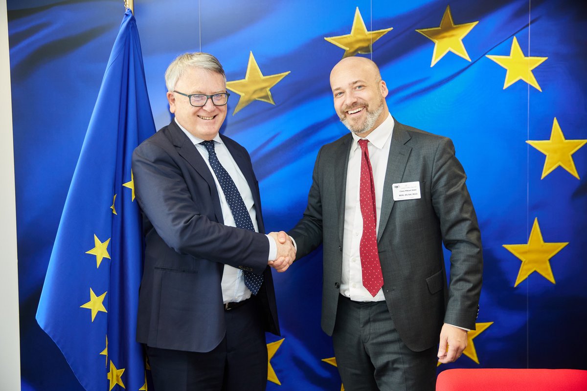etuc_ces's tweet photo. @NicolasSchmitEU receives today our #ZeroDeathAtWork manifesto for the @EU_Commission after the elections in 2024 to continue the political and legislative work on the protection of workers against occupational health risks. https://t.co/TmHxcr8ZwL