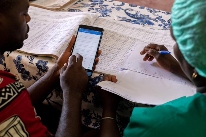 PNUDSenegal's tweet photo. La #TransformationNumérique peut favoriser 1 #developpement + durable & + inclusif :
☑️Bénéficier aux entreprises & à l'#économie
☑️📈la #résilience face aux crises
☑️Construire 1🌍plus 🍀
La Stratégie #SN2025 🇸🇳 est mise en œuvre avec l'appui du @PNUD
@UNDPDigital
@UNDPAfrica https://t.co/1PWVB5yzEp