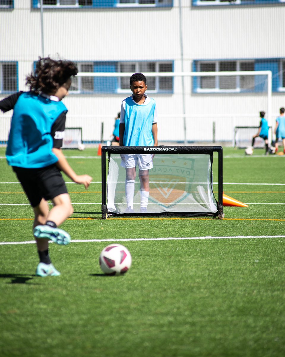 DV7AcademyMad's tweet photo. ⚽️ Termina el Clinic de Semana Santa. Hemos pasado tres días disfrutando y mejorando nuestro fútbol en las instalaciones @ESC_LaLiga_NBA.

¡Gracias a todos!

#BeTheNextDavidVilla @Guaje7Villa https://t.co/YfgQYBm2Wu