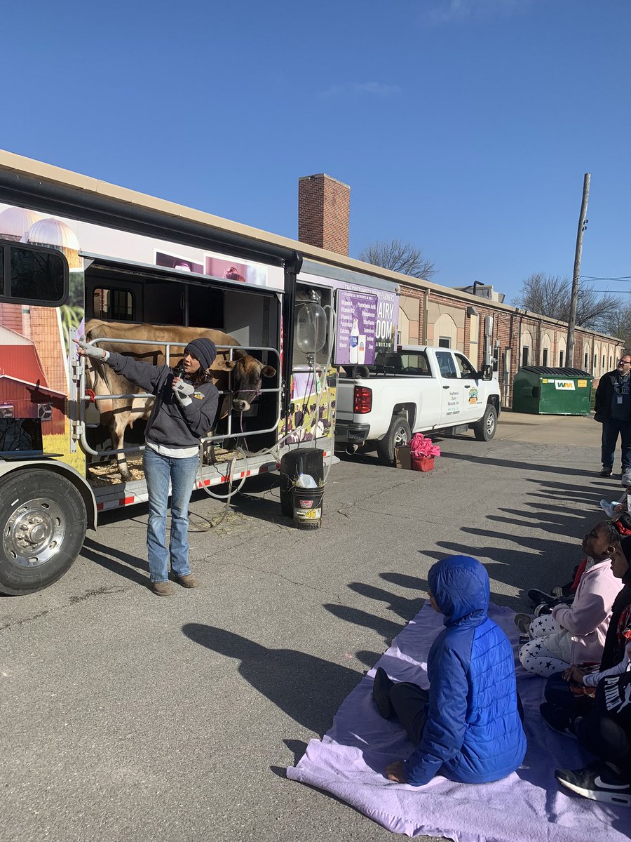 Kids are loving Hazel and Carrie from Southwest Dairy Farmers! <a href="/PrincipalAaronB/">Aaron Barnett</a> <a href="/NKCSchools/">NKC Schools</a>