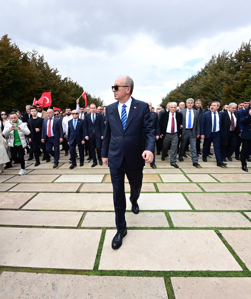 MemleketimParti's tweet photo. Genel Başkanımız ve Cumhurbaşkanı Adayımız Muharrem İnce, memleket sevdalılarıyla birlikte Anıtkabir'de Önderimiz Gazi Mustafa Kemal Atatürk'ün manevi huzura çıktı. "Kurduğunuz Cumhuriyeti, emanet ettiğiniz gençlerle birlikte ilelebet yaşatacağız." dedi. https://t.co/Lipzk7fQY2