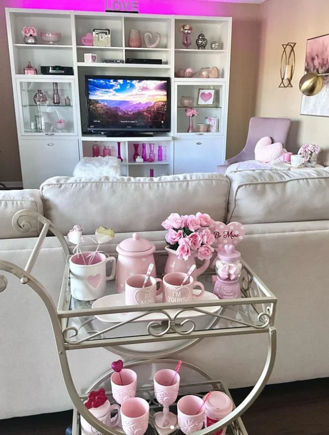 Followpink__'s tweet image. Hope your having a lovely day sweet friends !
#barcartstyling #valentinedecor #pinkdecor #familyroomdecor #pinklover #pinkpage #pinkobssesed #pinkismyfavoritecolor