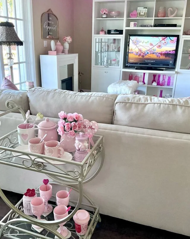 Followpink__'s tweet image. Hope your having a lovely day sweet friends !
#barcartstyling #valentinedecor #pinkdecor #familyroomdecor #pinklover #pinkpage #pinkobssesed #pinkismyfavoritecolor