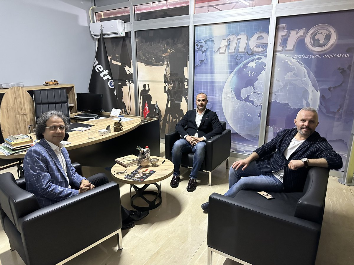 orhantsn's tweet photo. Adana medyasının iki güzide kuruluşunu ziyaret ettim. Metro Türk TV Yönetim Kurulu Başkanı Selahattin Sekin ve Lokum FM Yönetim Kurulu Başkanı Özkan Ürkmez’e misafirperverliklerinden dolayı teşekkür ederim.

@selahattinsekin @ozkanurkmez https://t.co/s1qxbhz5EW