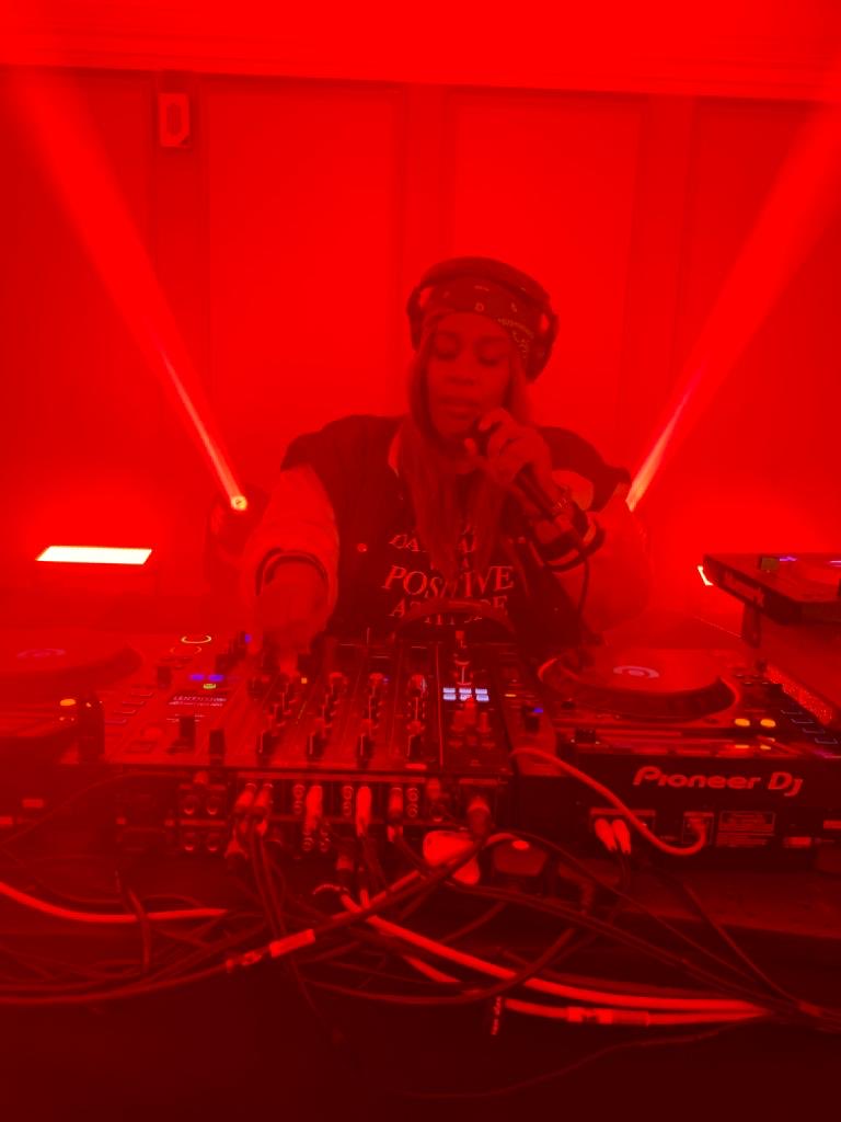 Phoebe One Official tweet media