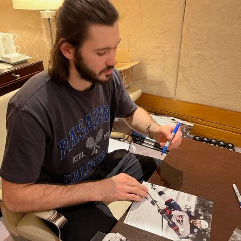 frozen_pond's tweet photo. Check out some of the photos from our signing with #CBJ stars - Boone Jenner, Kent Johnson, and Kirill Marchenko. Visit the link below for products.
https://t.co/RO0aicUJRs
#NHL #Autographs #Jenner #KentJohnson #Marchenko #Michigan #Autographs #Signings https://t.co/zrT5IIgNvn
