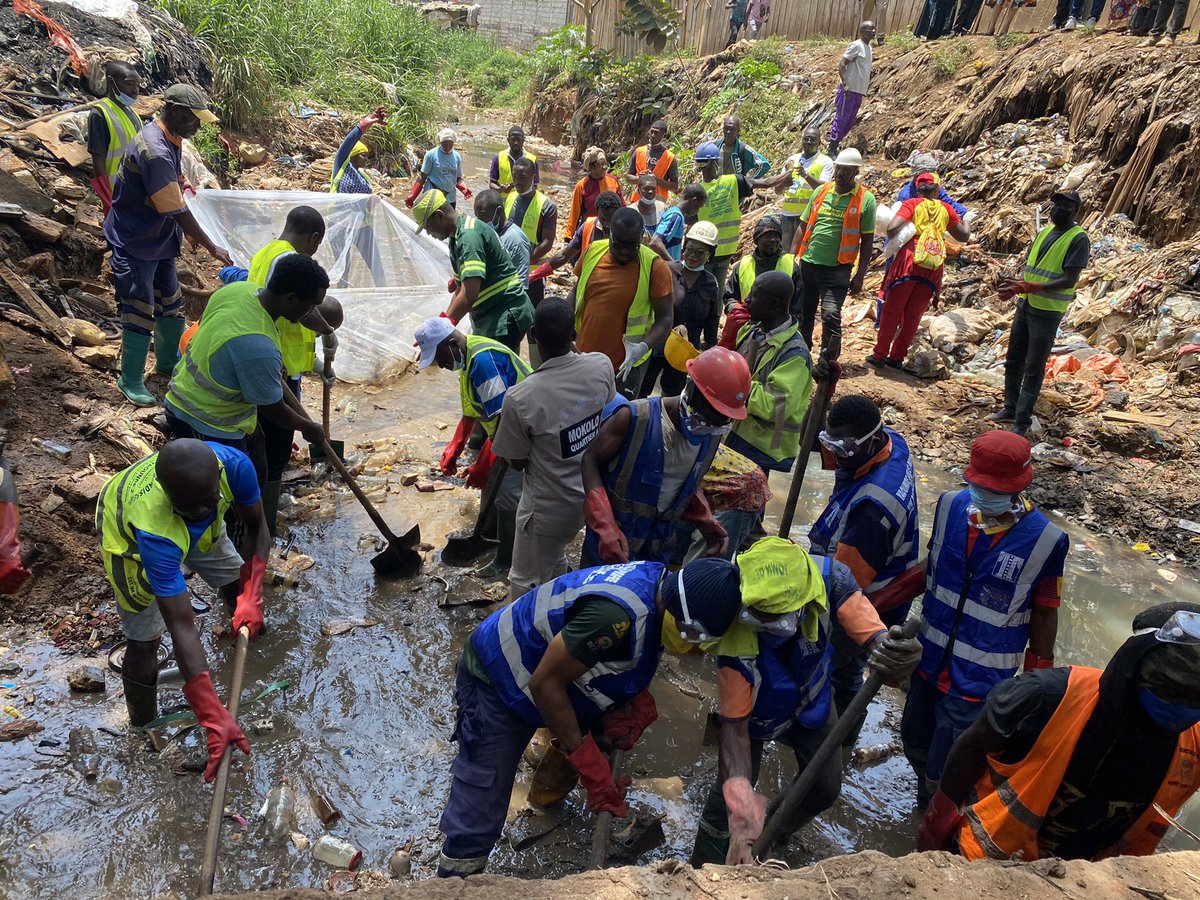ayissi_yannick's tweet photo. « Ma Cité sans inondations » : curage de la rivière Abiergue ce jour avec les groupes de volontaires de notre Municipalité.
Agir Ensemble 🤝🇨🇲 https://t.co/E3qJQmtrUW