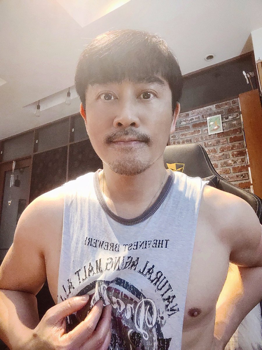 yalundu's tweet photo. 頭髮😊好像該剪了！ https://t.co/z5mem3qWLX