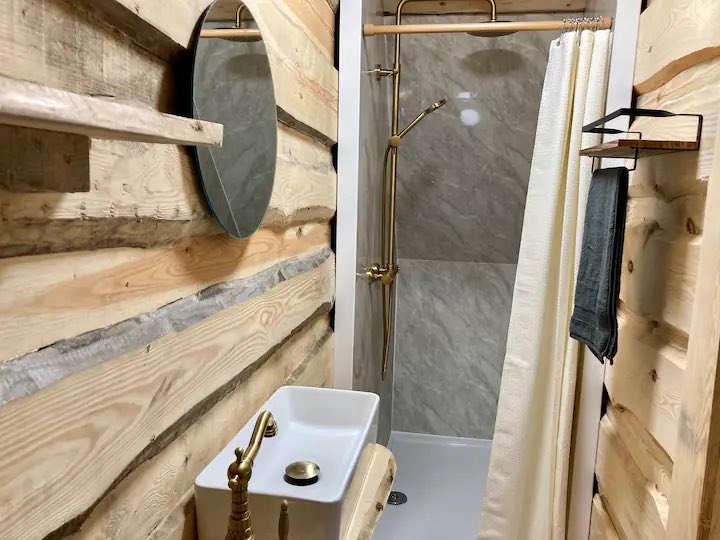 Ready to turn your love of the great outdoors into a profitable business? Consider starting your own #AirBnB business with #glamping pods! Offer travelers a unique and luxurious camping experience while earning a steady income. #entrepreneurship #travel #sustainability