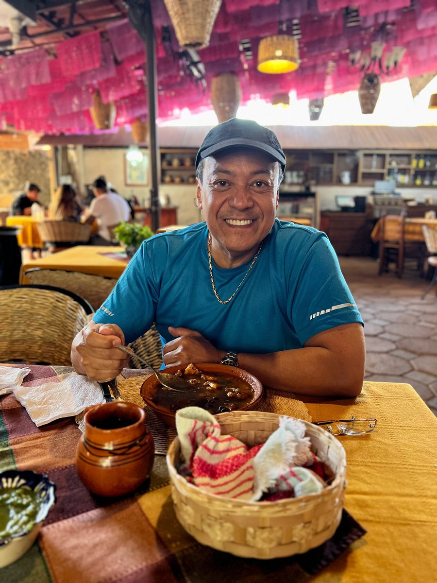 ¡CRUDITOS O NO CRUDITOS!

Cáiganle a <a href="/FondaLaGuera/">Fonda La Güera</a> 

Lo mejor de lo mejor de la comida tradicional en Cuernavaca.
 
#alegria🎉 
#gastronomiamexicana 
#laeternaprimavera 
#cuernacava 
@jaramillofrikasgely 
@rafaelgarcia935 
#aporreado 
#pancita