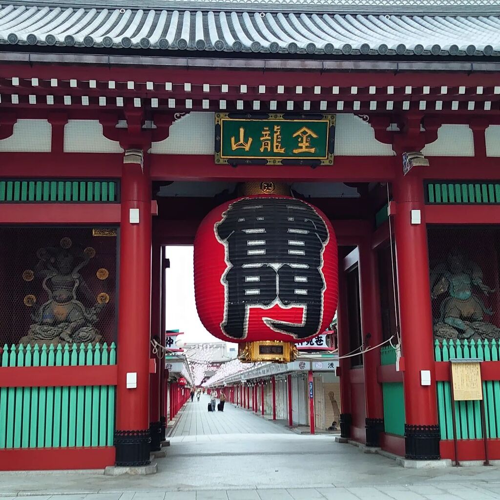 landfes_web's tweet photo. #浅草寺 #雷門 #寺 #temple #東京 #tokyo #2023 https://t.co/muPzjccJhJ https://t.co/BVgBsDuIaj