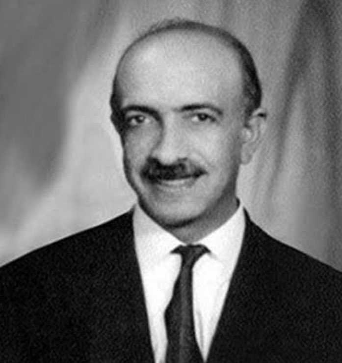 Kürdistan Demokrat Partisi Türkiye’nin (KDPT) Genel Başkanı Amcam Av.Faik Bucak’ı  #5NisanAvukatlarGünü münasebetiyle kabristanında ziyaret ettim. Adalet’in ışığında sürdüğü onurlu bir yaşam bizlere miras. Kendisine layık bir yeğen oluruz inşallah. Işıklar içinde uyusun..