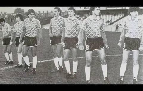 LinfieldHistory's tweet photo. On 3rd April 1990 the then World Champions came to Windsor Park to play #Linfield
Argentina were playing some pre-World Cup friendlies in Europe but when their planned match against Netherlands got cancelled, at short notice they played in #Belfast
#Blues
#LinfieldHistory https://t.co/qb52iT7wG2