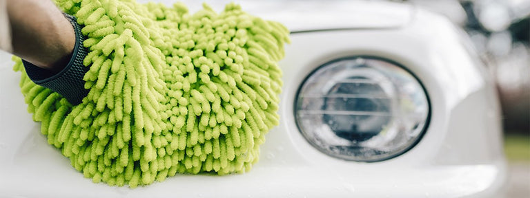 TheCleanCarClub's tweet photo. Using dish soap and a scrap sponge on your car, it's just not going to end well! If you want to keep your car's paint looking smooth and shiny, use the right soap and a soft wash mitt, or you'll end up with a car that looks like it went through a sandstorm
#TheCleanCarClub https://t.co/qG1MJKN5F0