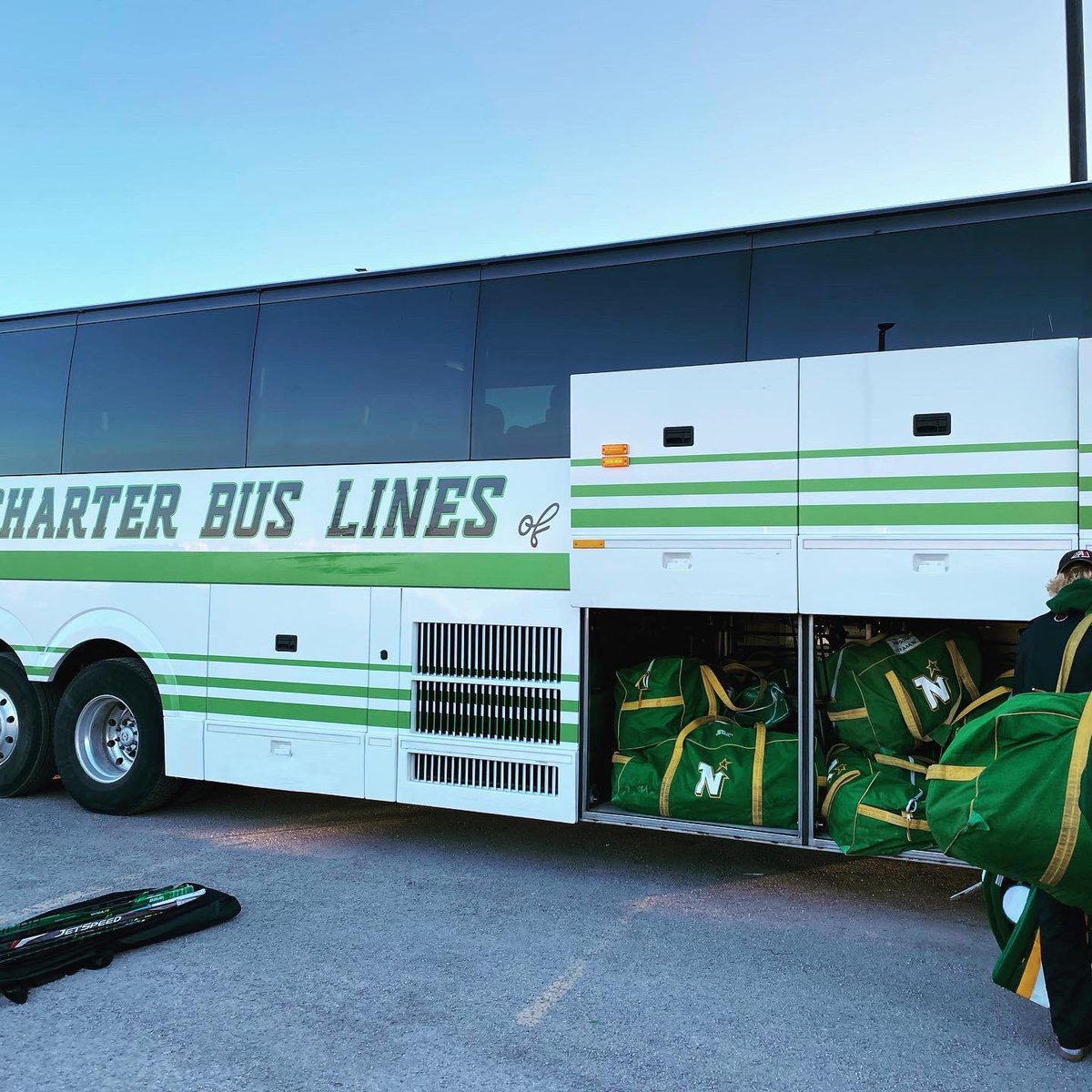 ✌🏼YYC

Noon Today #Practice
Noon Tomorrow #Provincials 

#RoadTrip #NorthstarsPride #Provincials2023 <a href="/AEHL_HA/">Alberta Elite Hockey League</a> <a href="/CNHA_Assoc/">Calgary Northstars</a>
