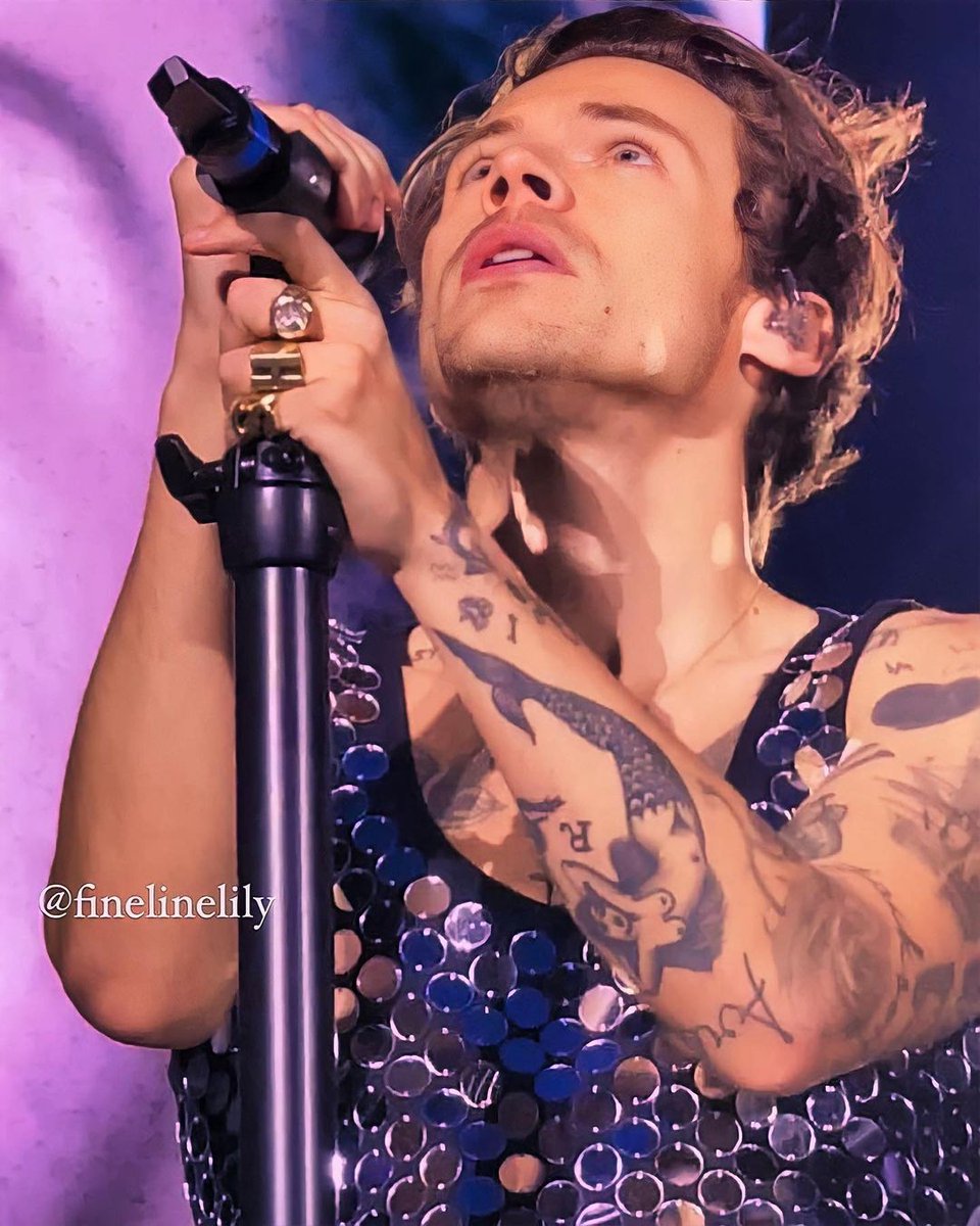 thestylesfandom's tweet photo. https://t.co/B8cshPdOXo