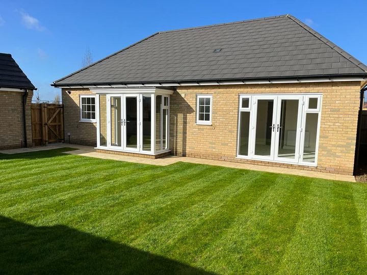 baines_ltd's tweet photo. Look at that blue sky and look at those stripes!
#haytermower #hayterstripe #lawncare #gardening #lanscaping #localbusiness https://t.co/awhFNa9Uvz