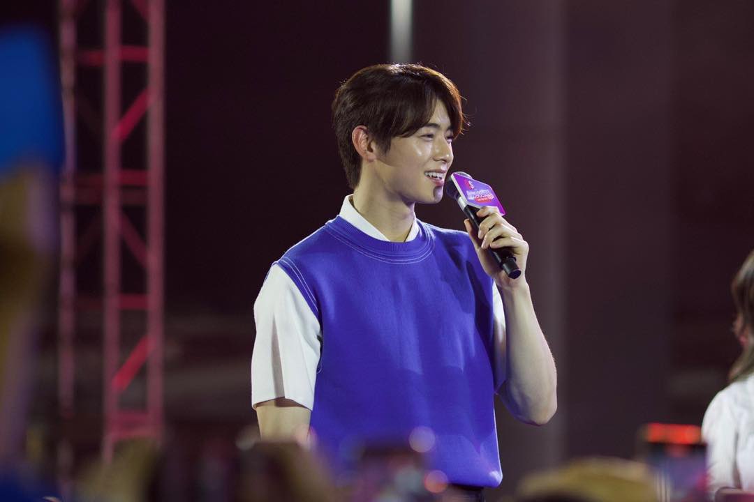 Siam_Paragon's tweet photo. วันนี้ #SiamParagon ต้อนรับ #ชาอึนอู #ChaEunWoo นักแสดงเกาหลีซุปเปอร์สตาร์ระดับเอเชียที่มาส่งรอยยิ้มให้ทุกคนใจกลาง พาร์ค พารากอน ทั้งพูดคุยและเล่นเกม น่ารักเป๊ะทุกองศา ทำเอาแฟนๆ ที่มารอต้อนรับตั้งแต่เช้าใจละลายเลยทีเดียว

ชมเพิ่มที่ https://t.co/mmhlU1zXDP

#estColaxChaEunWoo https://t.co/8SuItkCD5b