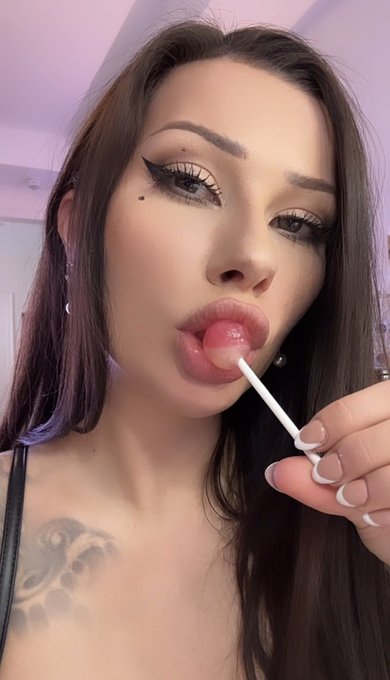 There’s a video of me enjoying this lollipop on my OnlyFans right now

FREE TO SUBSCRIBE
⬇️⬇️⬇️⬇️
https://t