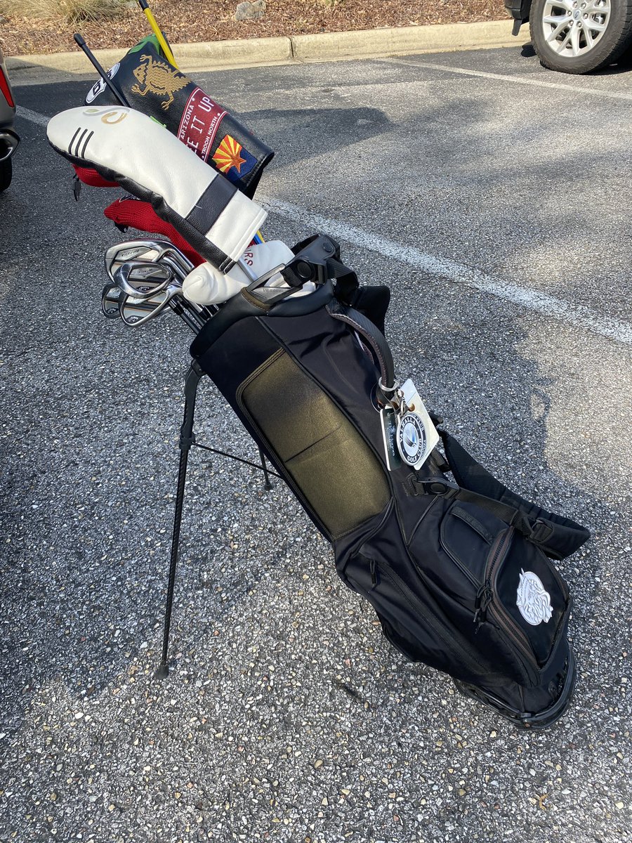 Adweldon77's tweet photo. Hey @vesselgolf I love my bag except that has severely faded out after 18 months of use. This shouldn’t happen to a premium product. https://t.co/xrA9uSx6EF