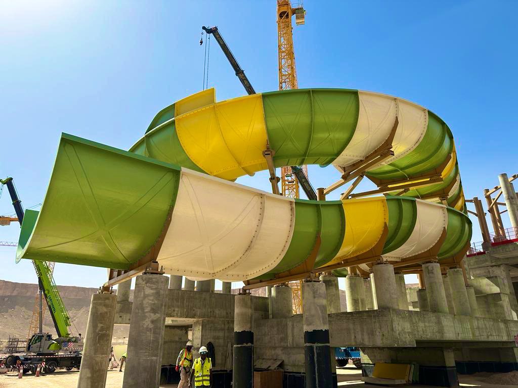 SaudiProject's tweet photo. أعمال تنفيذ وتركيب الألعاب المائية في مشروع متنزه الألعاب المائية في #القدية، الأكبر في الشرق الأوسط، والذي سيضم ألعاب حصرية ومبتكرة، ويتفرد بتصميمه المستوحى من طبيعة المنطقة https://t.co/ZswCyGydo2