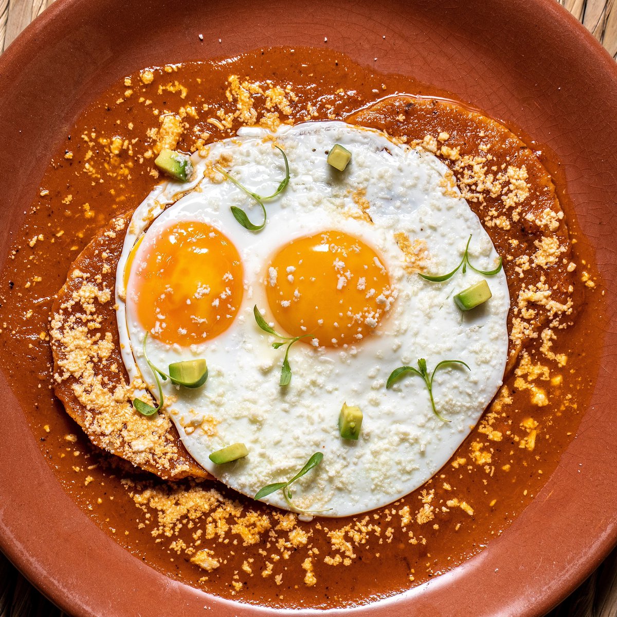 Miércoles con "m" de: Me voy a dar para desayunar unos huevos rancheros de Comedor Jacinta. #ComidaMexicana #desayunos