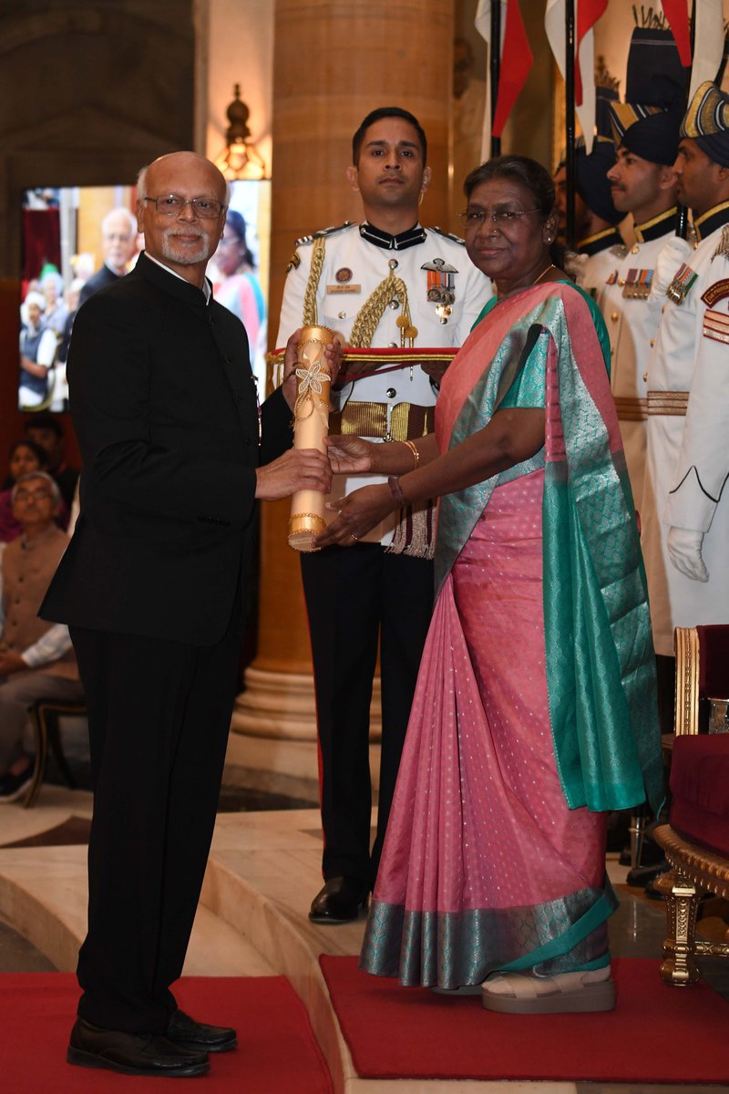 President Droupadi Murmu presents Padma Shri to Prof. Nagappa Ganesh Krishnarajanagar for Science & Engineering. He is the founding Director of the IISER Pune and is known for his research contributions in the chemistry and biology of nucleic acids.