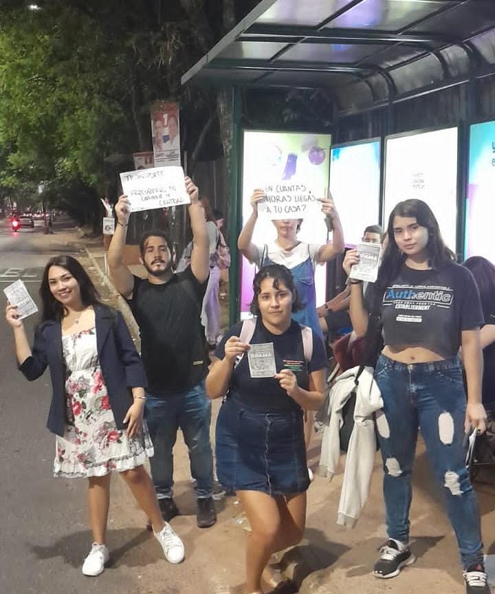 #Nacionales
ESTUDIANTES Y TRABAJADORES PROTESTARON EN LAS PARADAS DE BUSES 
puntoinformativopy.com/news/news.php?…