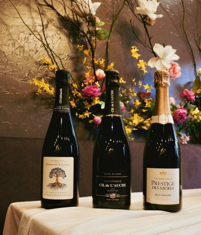 TheEatGuide's tweet photo. Attention all wine lovers!

Be Bubbly sparkling wines are made with the finest grapes and are lovingly crafted by their expert winemakers. 🍷

📍📸@bebubbly.napa

Join the Be Bubbly family today and experience the joy of bubbles like never before! 🥂

#TheEatGuide https://t.co/AT1ByTwBHT
